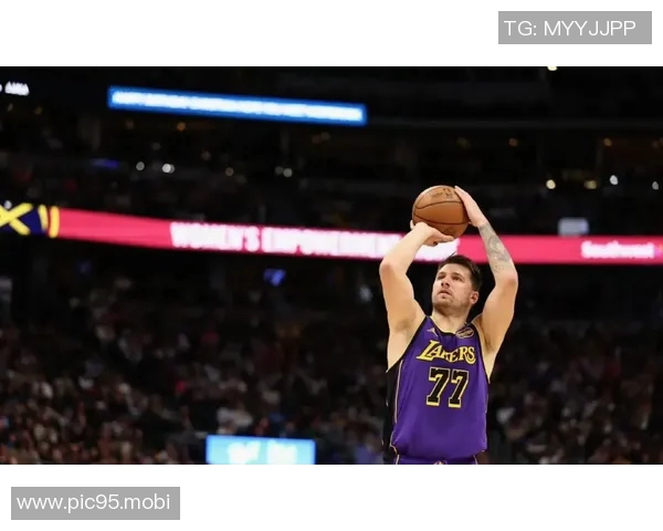 湖人队内筷子挑战赛八村展现天赋，东契奇范德彪作弊