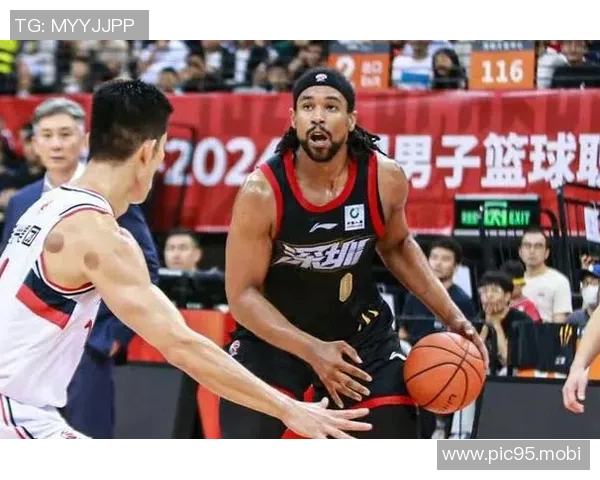 广东集结训练！杜锋朱芳雨发红包，萨林杰仍在，麦考尔崔永熙合练